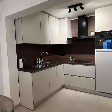Modern In Op Toplocatie! Lejlighed *